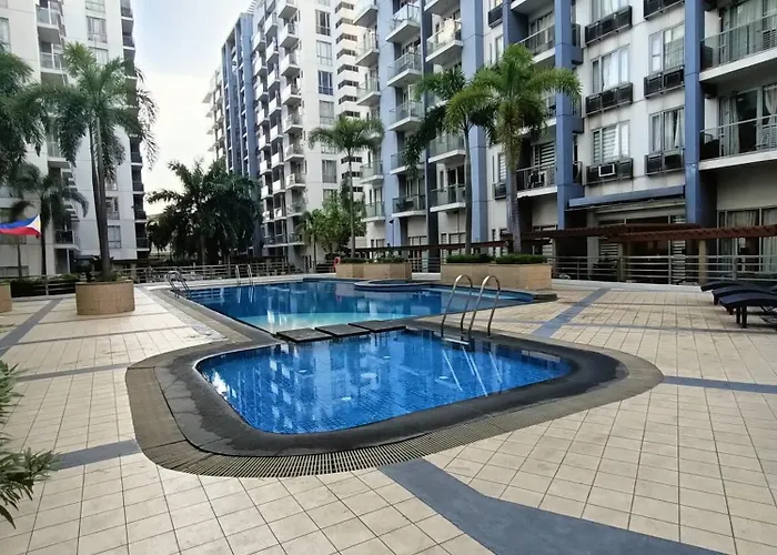 One Palm Tree * Manilla